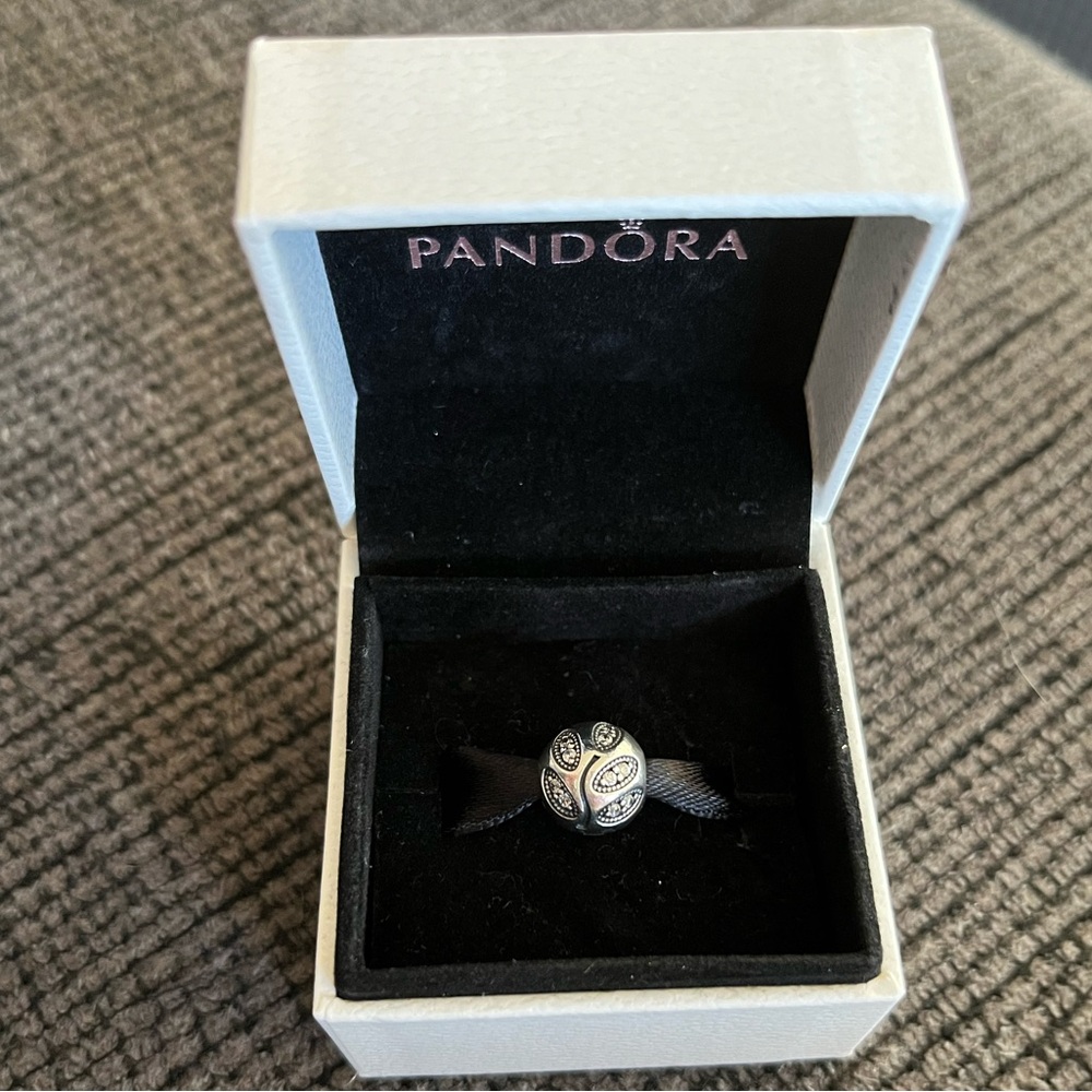 Retired Pandora Sparkling Leaves Clip Charm